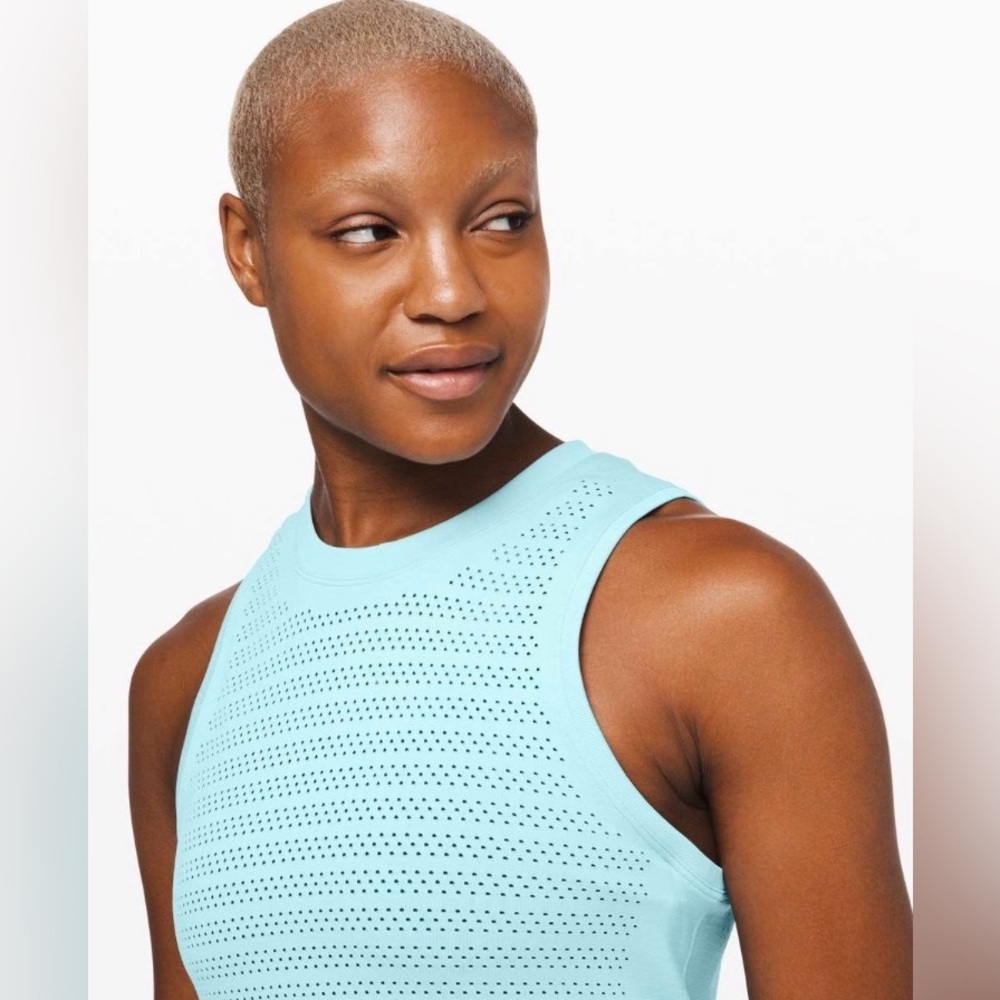 Lululemon Breeze By Muscle Tank II *Squad
Sea Frost / Sea Frost
